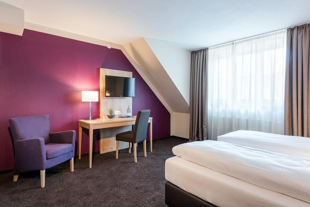 Die Post Hotel Bad Groenenbach Bilik gambar